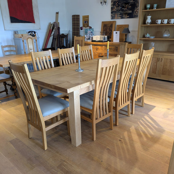 Set of 8 x oak chairs with leather seats