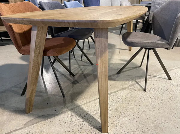 Delta Tarik Dining Table
