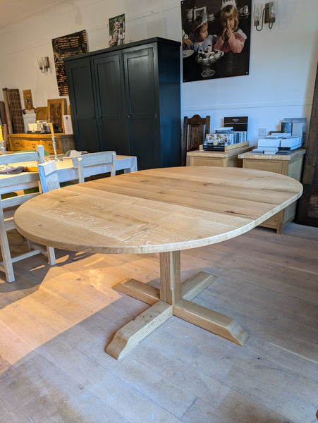 Sussex- Extending Round Oak Pillar Table