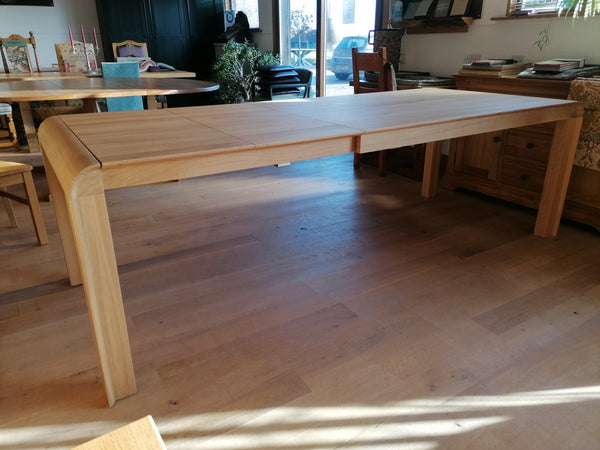 Double Extending Contemporary Design Curve Top Dining Table