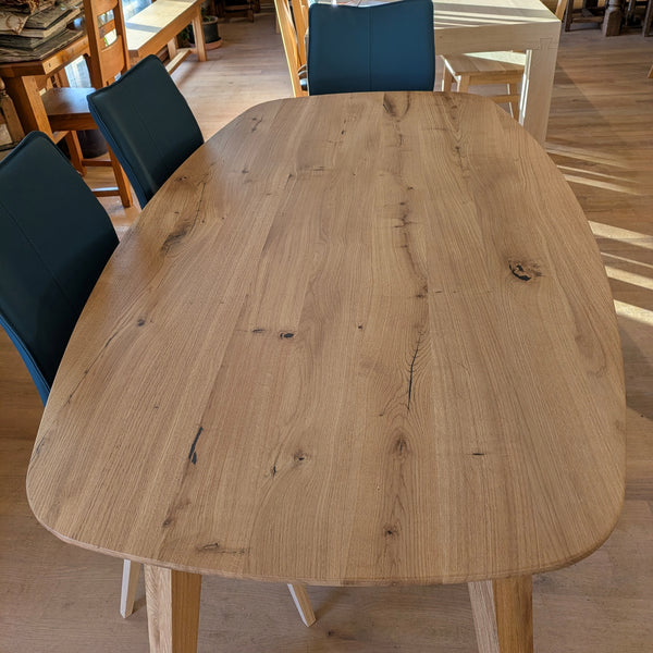 Delta Tarik Dining Table