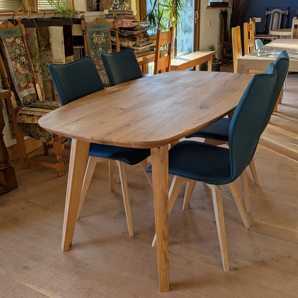 Delta Tarik Dining Table