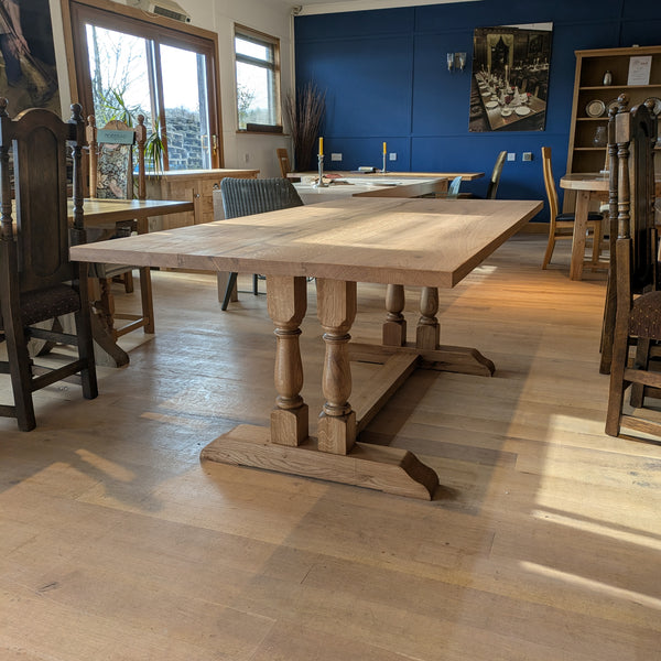 Twin pillar dining table in solid oak