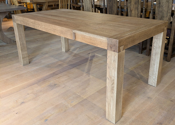 Small Terra dining table with one extension leaf