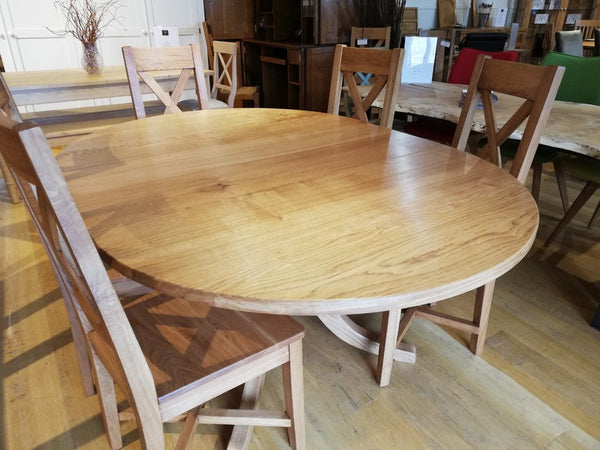 Extending oak pedestal dining table top