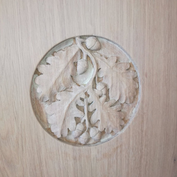 Grand Oak Bed with Storage carving close up