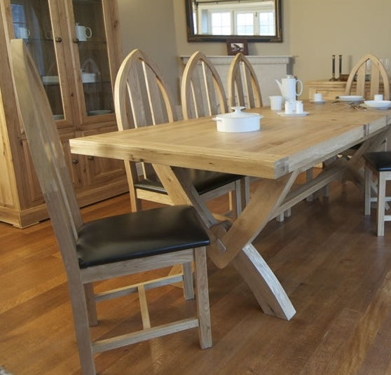 Centrally extending solid oak dining table with 2 x 40 cm extensions