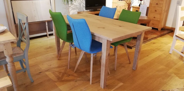 Quadpod chairs with table set