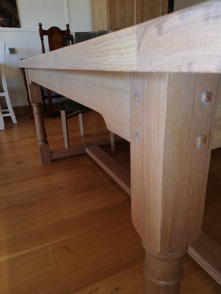 Sussex Fine Oak refectory Table Close Up