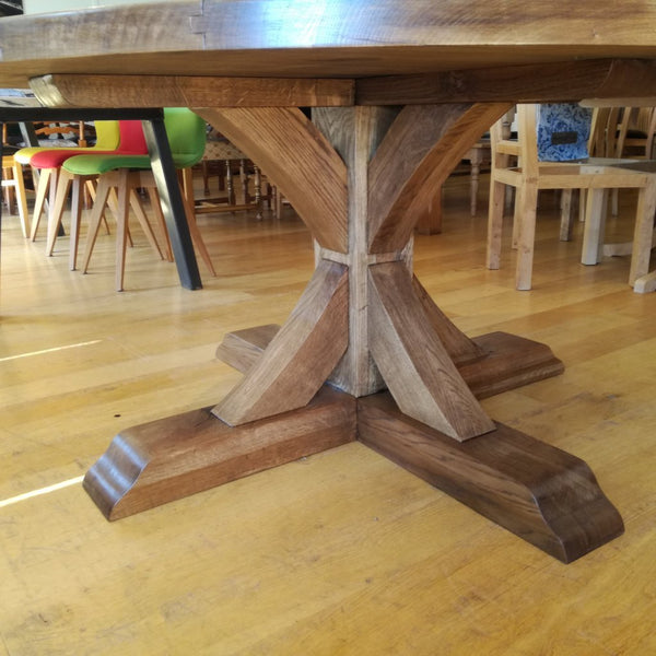 Swailes round oak dining table with braced pedestal close up base