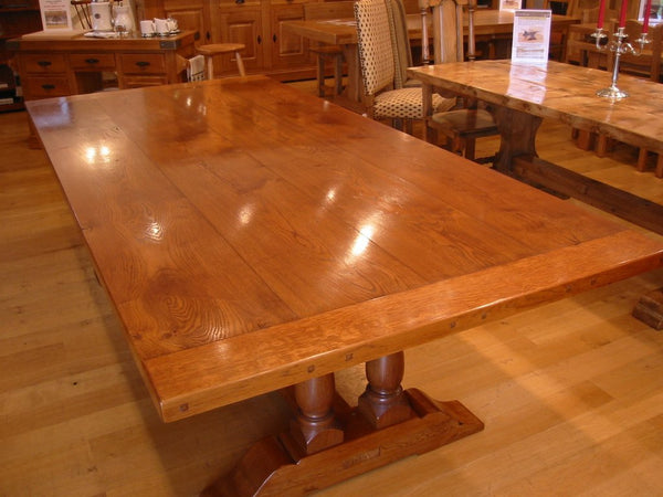 Twin Vase Trestle Oak Dining Table base