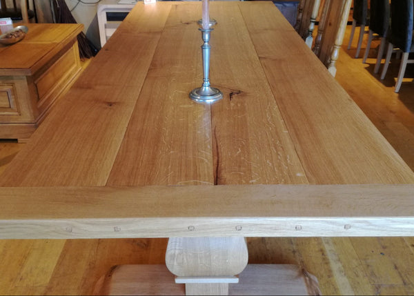 Close up of four plank top of twin baluster dining table