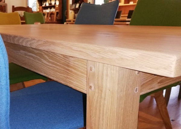 Fine Oak farmhouse Table Close up